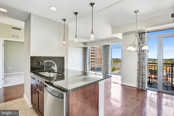 $2,700 | 11990 Market Street, Unit 1106, Reston, VA 20190