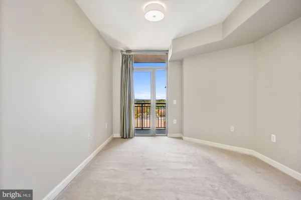 $2,700 | 11990 Market Street, Unit 1106, Reston, VA 20190