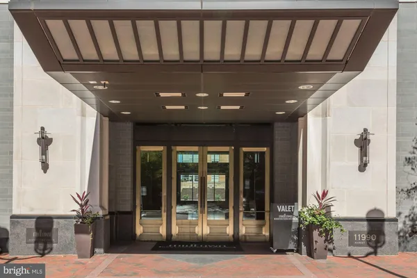 $2,700 | 11990 Market Street, Unit 1106, Reston, VA 20190