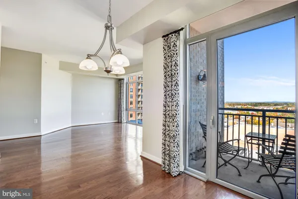 $2,700 | 11990 Market Street, Unit 1106, Reston, VA 20190