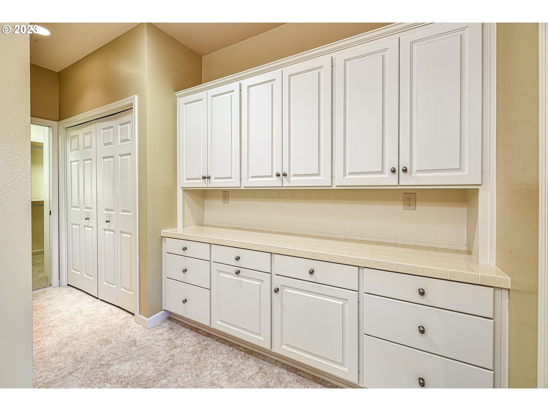 2002 Lake Shore Drive Eugene, OR 97408 - Photo 25 of 37 a kitchen with white cabinets
