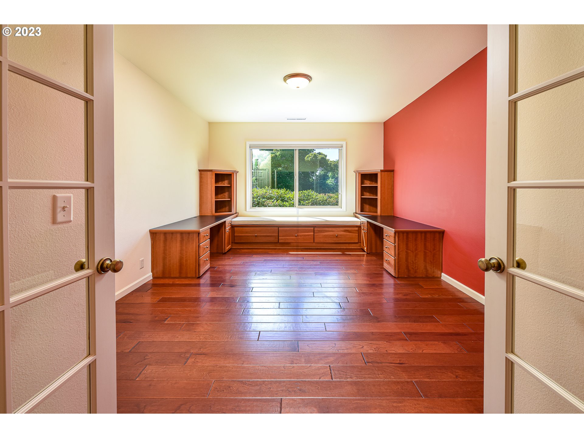 2002 Lake Shore Drive Eugene, OR 97408 - Photo 28 of 37 a view of an empty room with wooden floor and a window