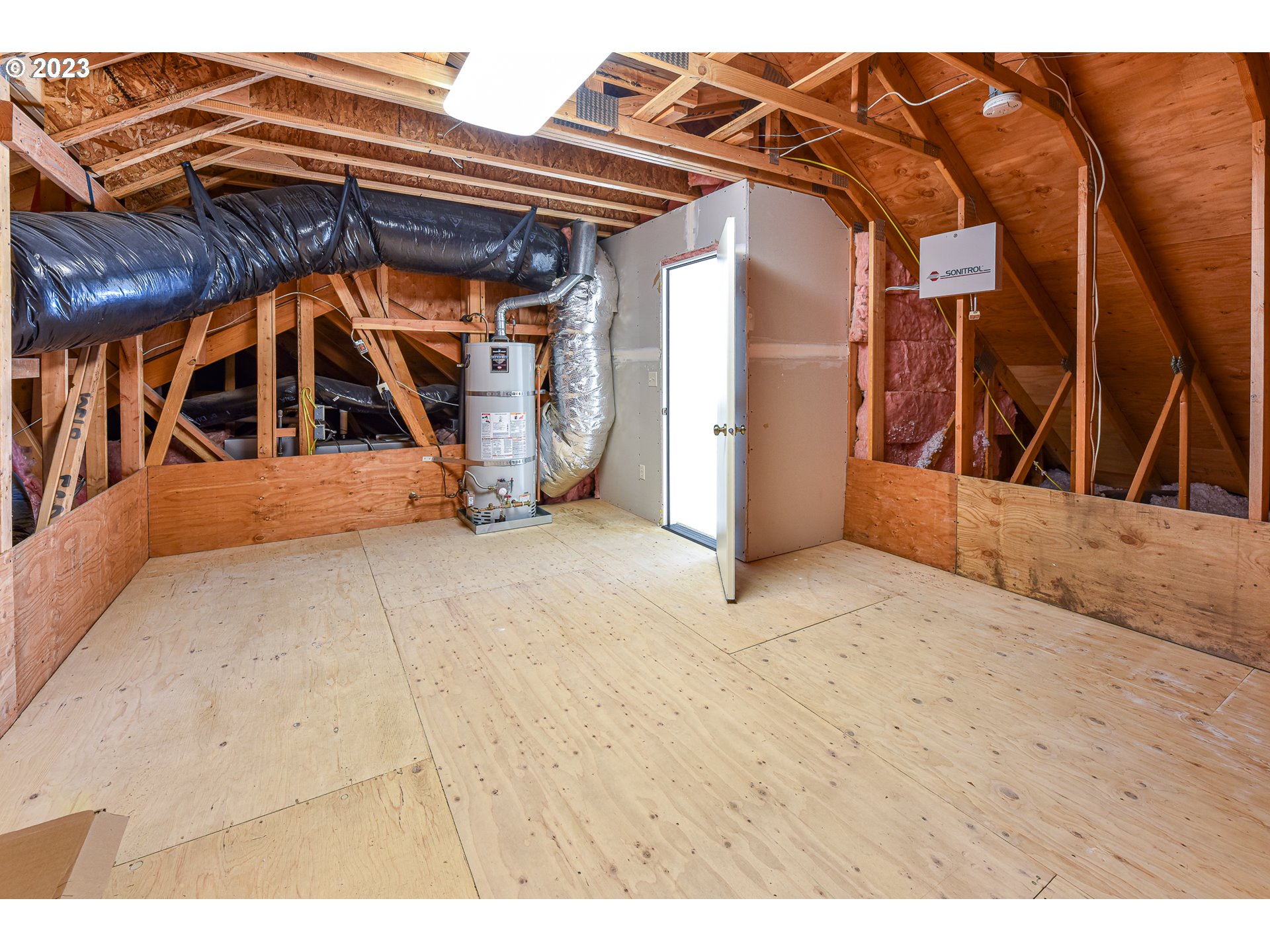 2002 Lake Shore Drive Eugene, OR 97408 - Photo 33 of 37 a view of a house with basketball court