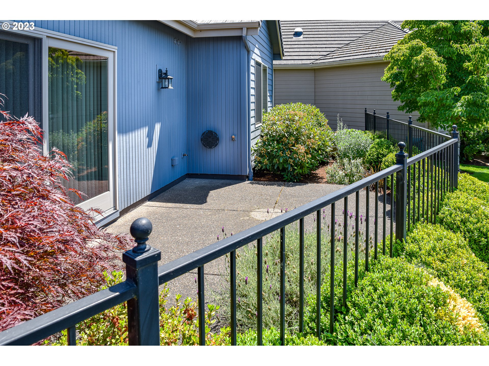 2002 Lake Shore Drive Eugene, OR 97408 - Photo 7 of 37 a view of a balcony with plants