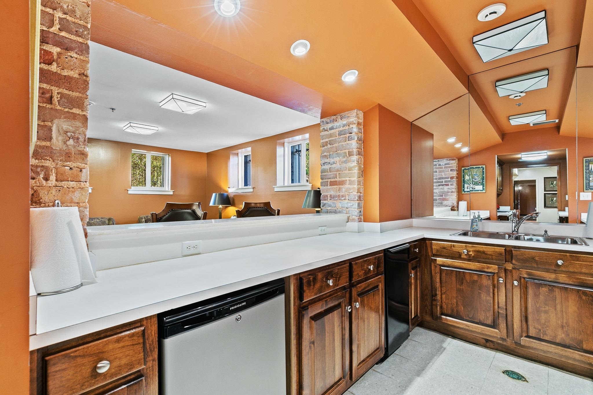 753 St Francis Street, Unit TH1004 Mobile, AL 36602 - Photo 47 of 56 Kitchen