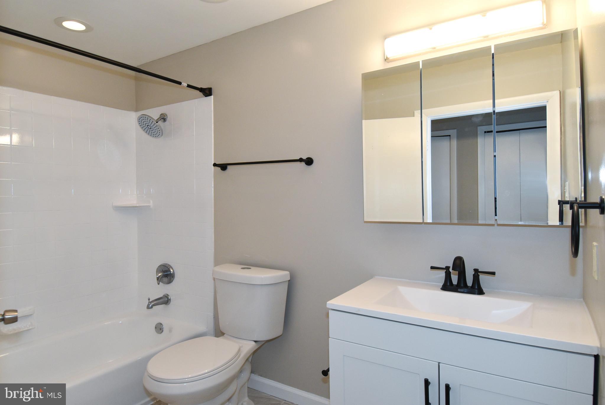 3122 Berry Road Northeast, Unit 22 Washington, DC 20018 - Photo 15 of 20 Full bathroom