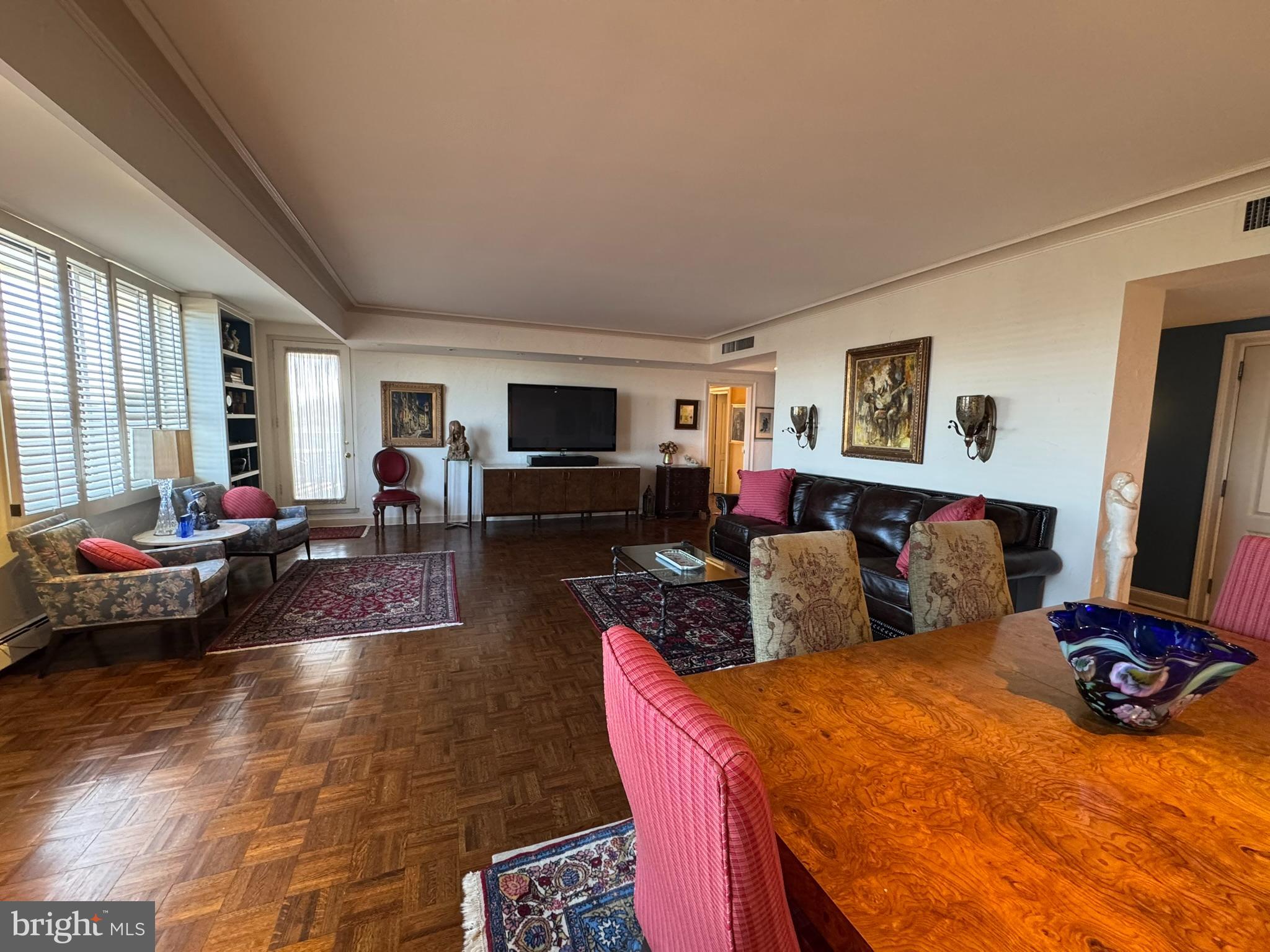 191 Presidential Boulevard, Unit R816 Bala Cynwyd, PA 19004 - Photo 14 of 42 a bed room with furniture and large windows