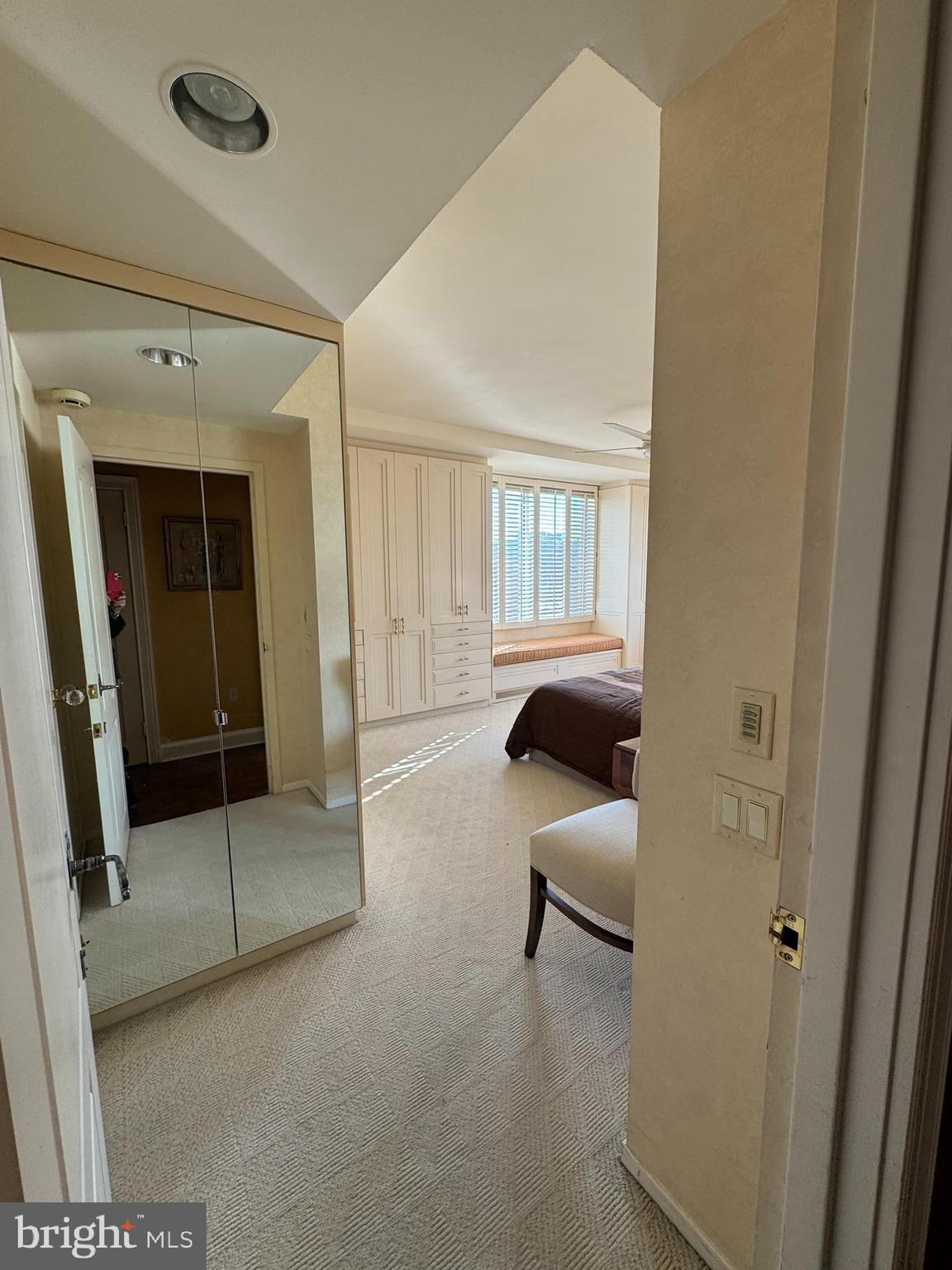 191 Presidential Boulevard, Unit R816 Bala Cynwyd, PA 19004 - Photo 30 of 42 a bedroom with a bed and a mirror