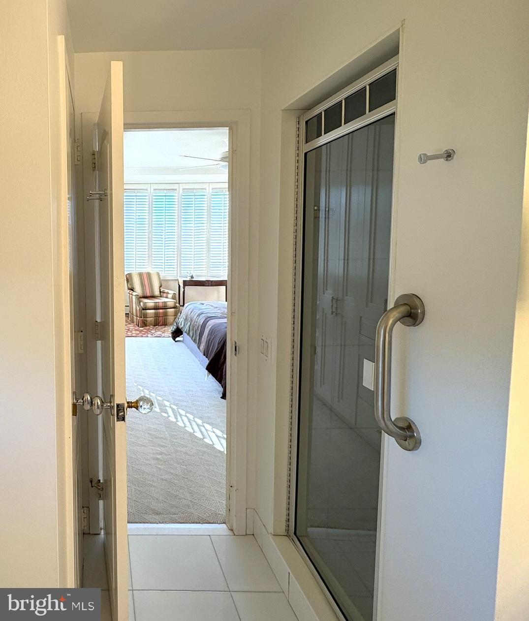 191 Presidential Boulevard, Unit R816 Bala Cynwyd, PA 19004 - Photo 36 of 42 a bathroom with a glass shower door