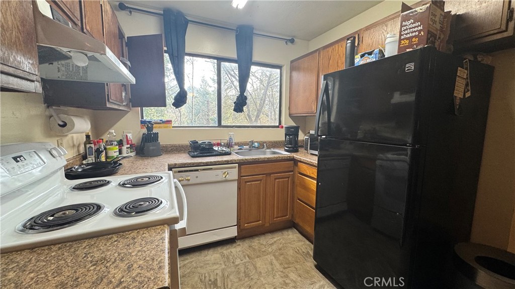 25248 Robinson Road Willits, CA 95490 - Photo 11 of 19 a kitchen with a refrigerator and a stove