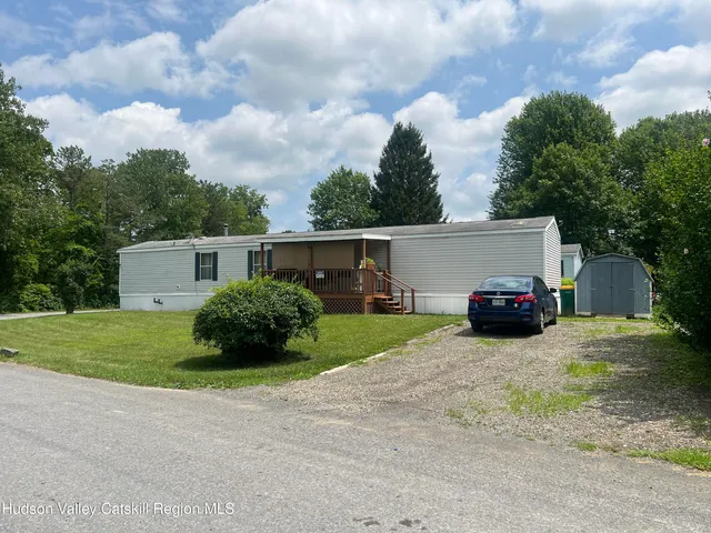 a view of a house with backyard and garden