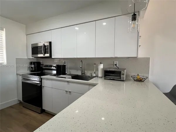 $309,500 | 8425 Northwest 8th Street, Unit 406, Miami, FL 33126