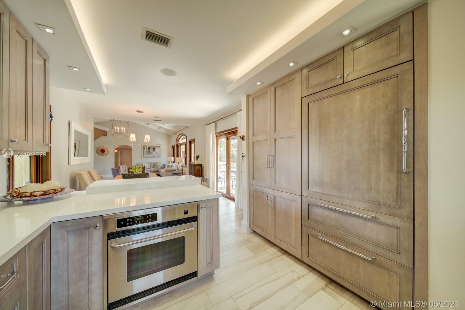 3335 Alton Road Miami Beach, FL 33140 - Photo 12 of 34