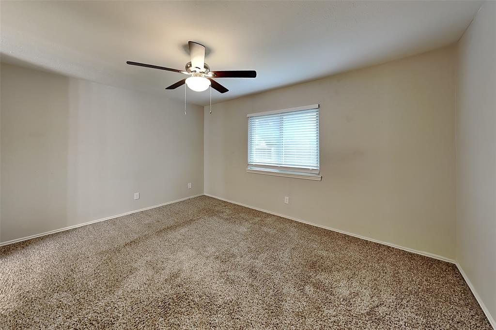 2611 Sprucewood Lane Euless, TX 76039 - Photo 5 of 18