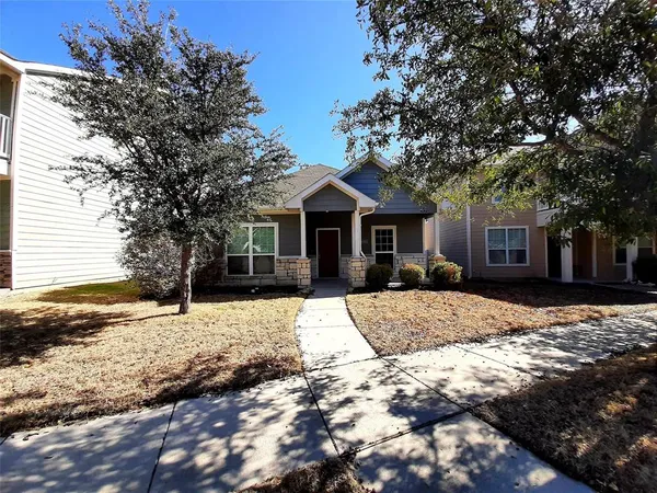 $2,100 | 10916 Hopewell Lane, Fort Worth, TX 76179