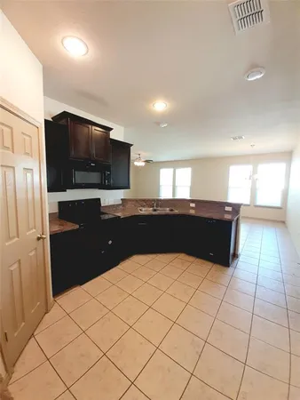 $2,100 | 10916 Hopewell Lane, Fort Worth, TX 76179