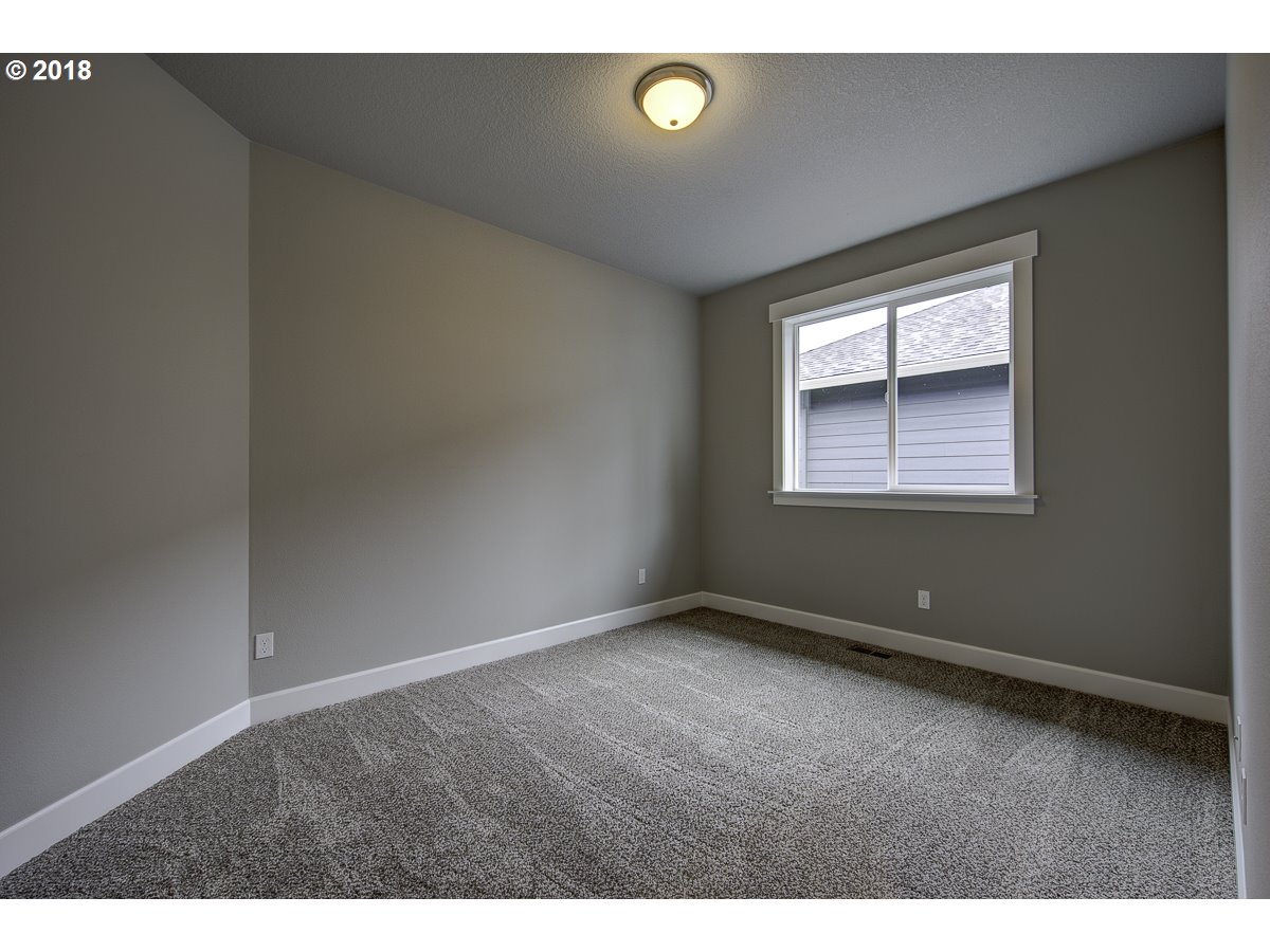 1761 Northeast Robert Road Estacada, OR 97023 - Photo 9 of 31 Gallery Image 9