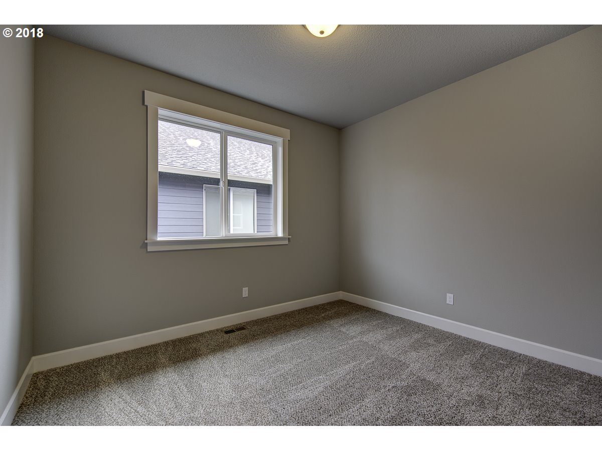 1761 Northeast Robert Road Estacada, OR 97023 - Photo 10 of 31 Gallery Image 10