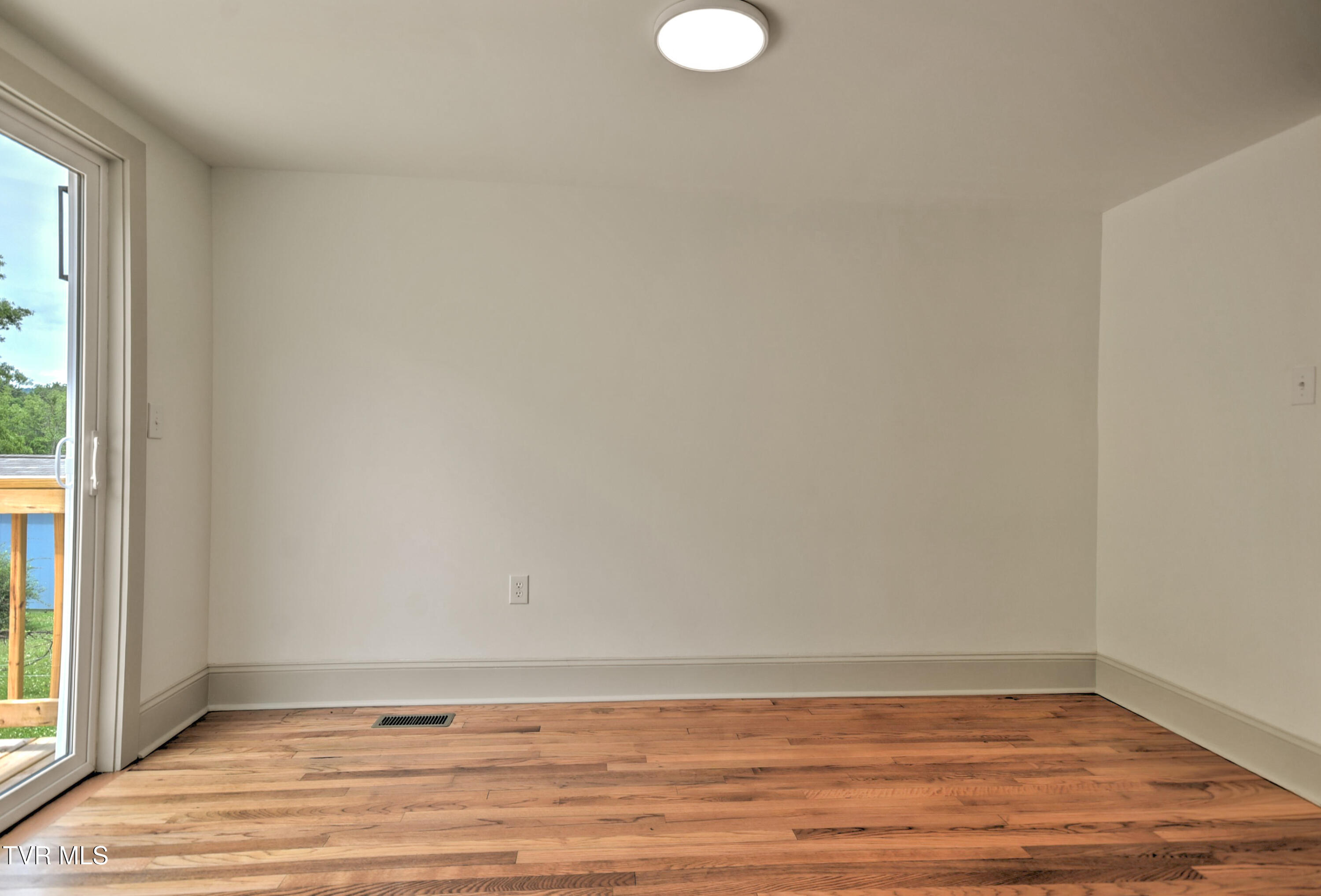 268 Cherokee Road Bristol, VA 24201 - Photo 11 of 43 2678 Cherokee DB-14