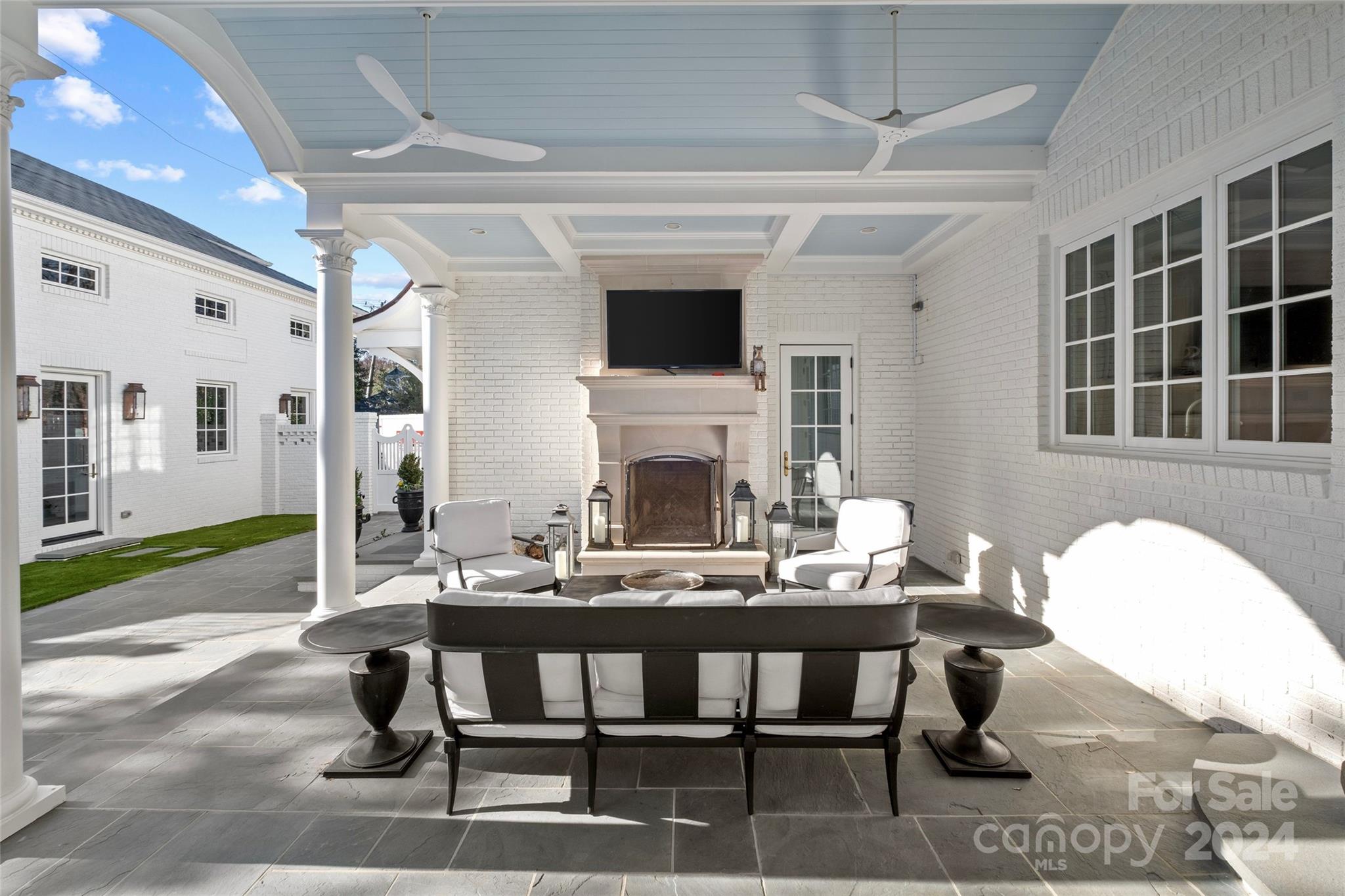 1930 Queens Road West Charlotte, NC 28209 - Photo 32 of 47 a dining room with furniture and window