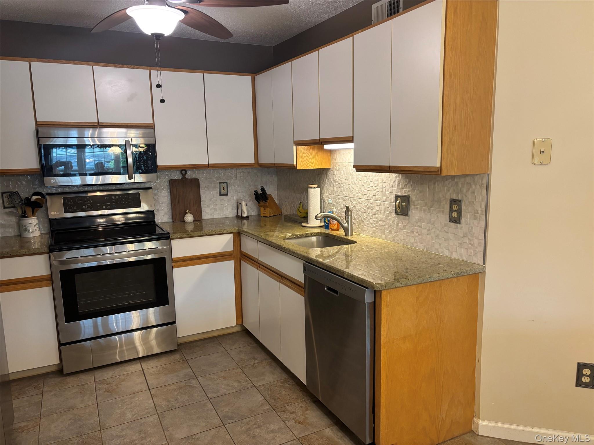 131 Elmcrest Drive Fishkill, NY 12524 - Photo 17 of 27