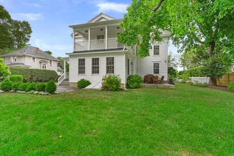 $1,950,000 | 215 Old Post Road, Fairfield, CT 06824
