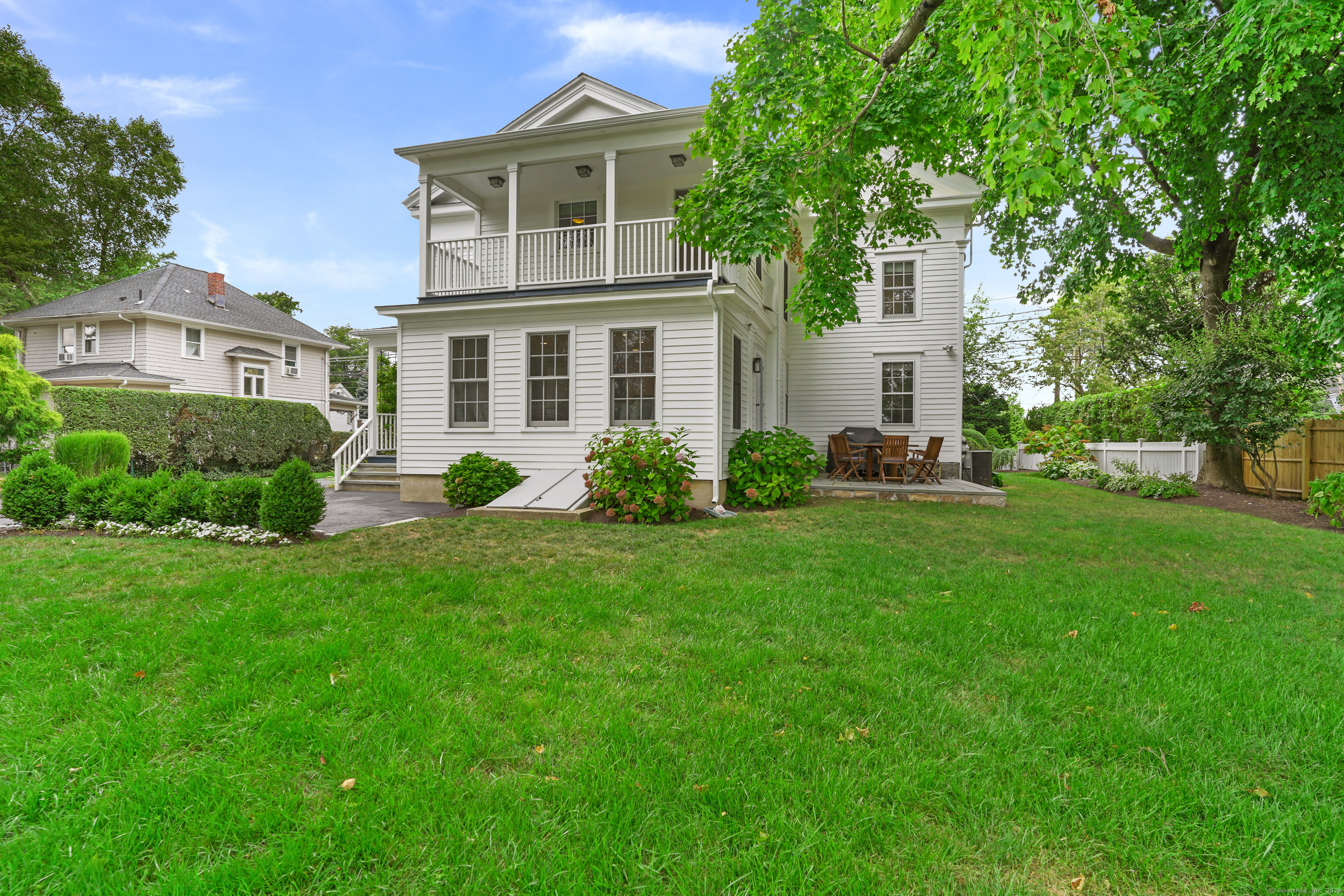 215 Old Post Road Fairfield, CT 06824 - Photo 35 of 39