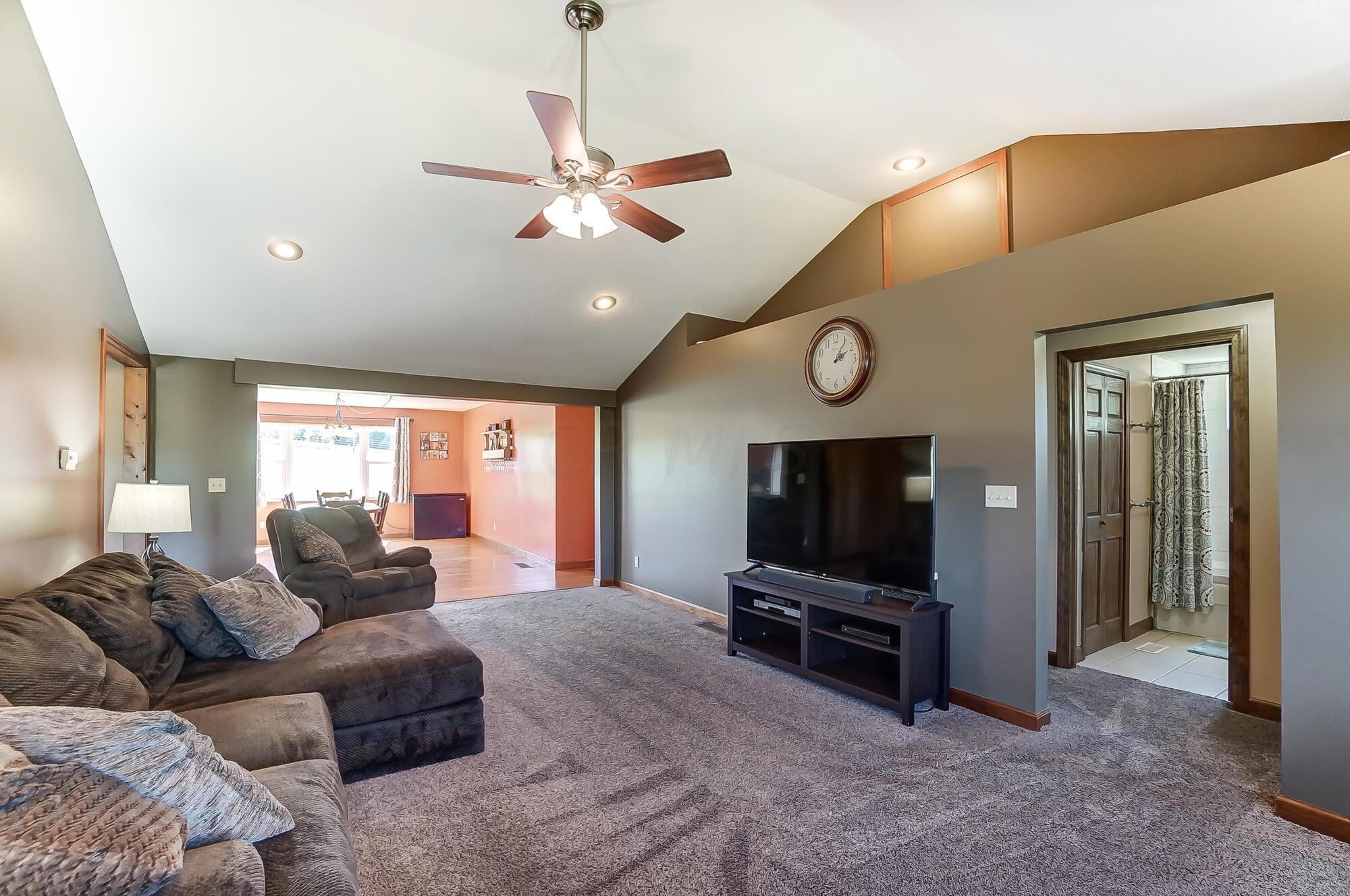 1260 Riley Road Northeast Newark, OH 43055 - Photo 13 of 55 LIVING ROOM