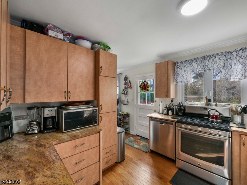 135 Hawthorne Avenue Springfield, NJ 07081 - Photo 9 of 22