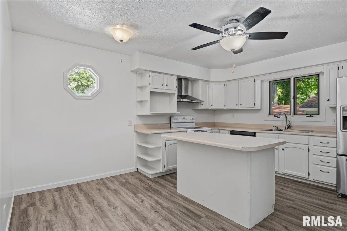 5771 North Cotton Hill Road Springfield, IL 62703 - Photo 10 of 35