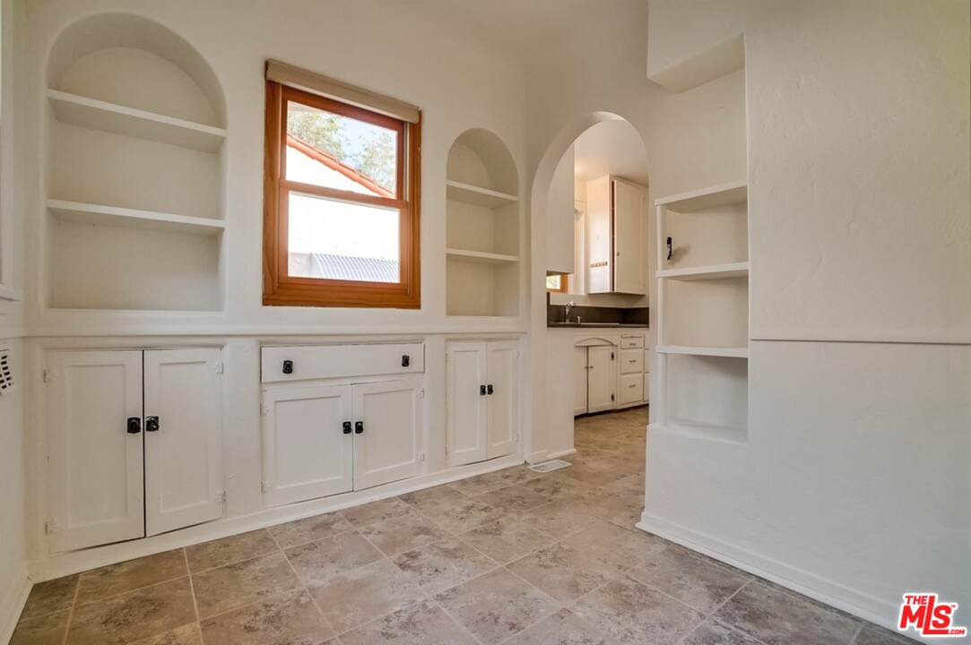 1834 West Kenneth Road Glendale, CA 91201 - Photo 9 of 21 Gallery Image 9