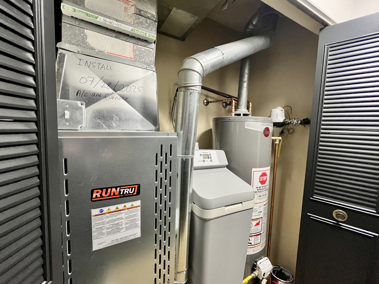 136 Heathgate Road Montgomery, IL 60538 - Photo 13 of 26 a utility room with dryer and washer