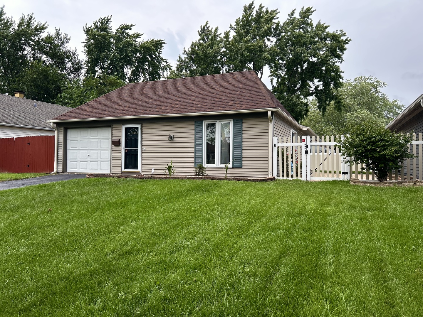 136 Heathgate Road Montgomery, IL 60538 - Photo 2 of 26 a view of a house with a yard