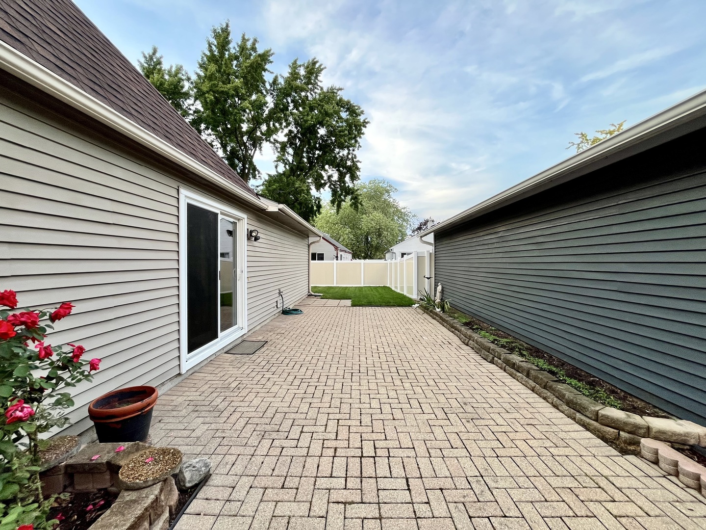 136 Heathgate Road Montgomery, IL 60538 - Photo 22 of 26 a view of a backyard with sitting area