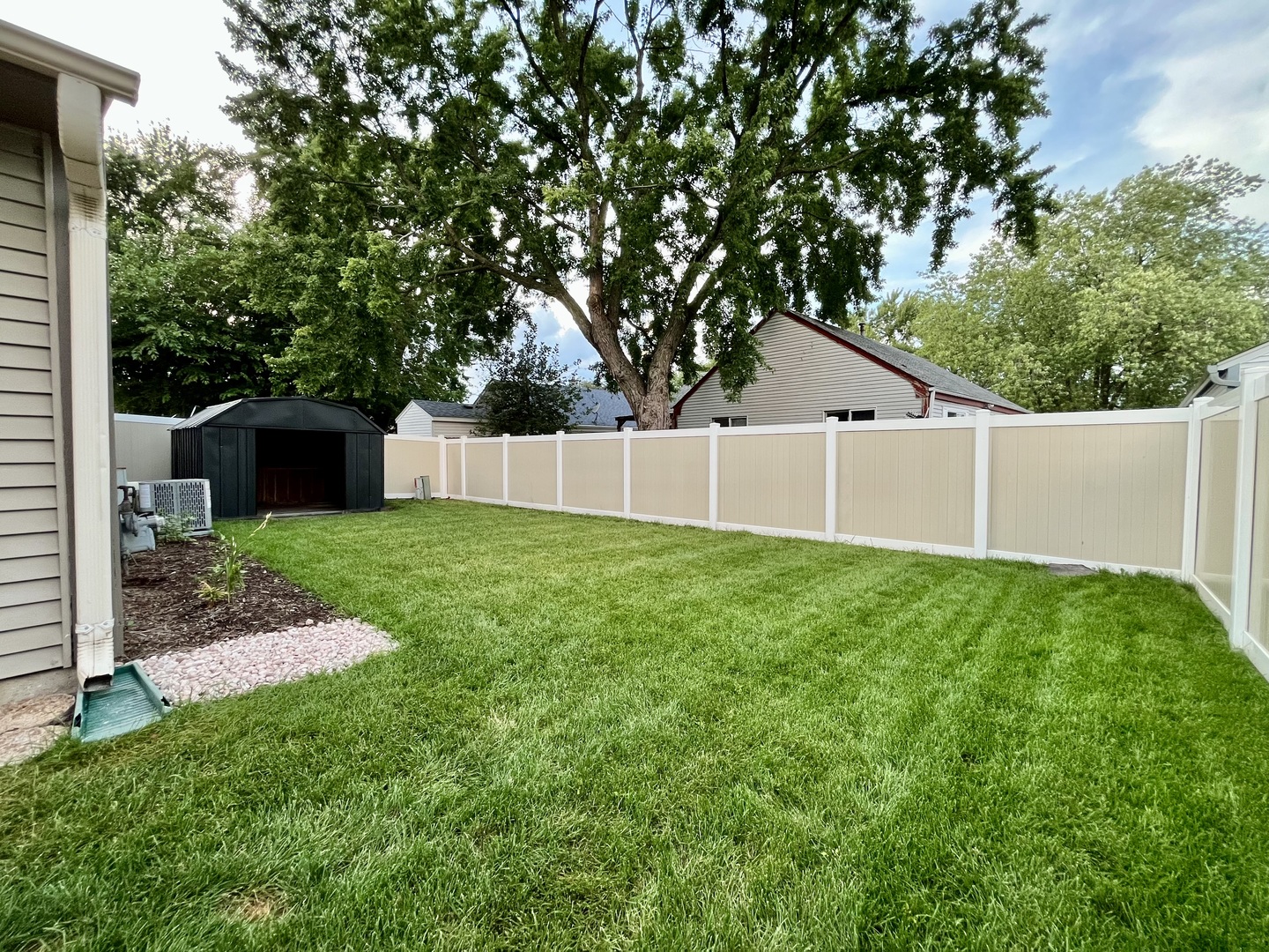 136 Heathgate Road Montgomery, IL 60538 - Photo 24 of 26 a view of a backyard with a small cabin