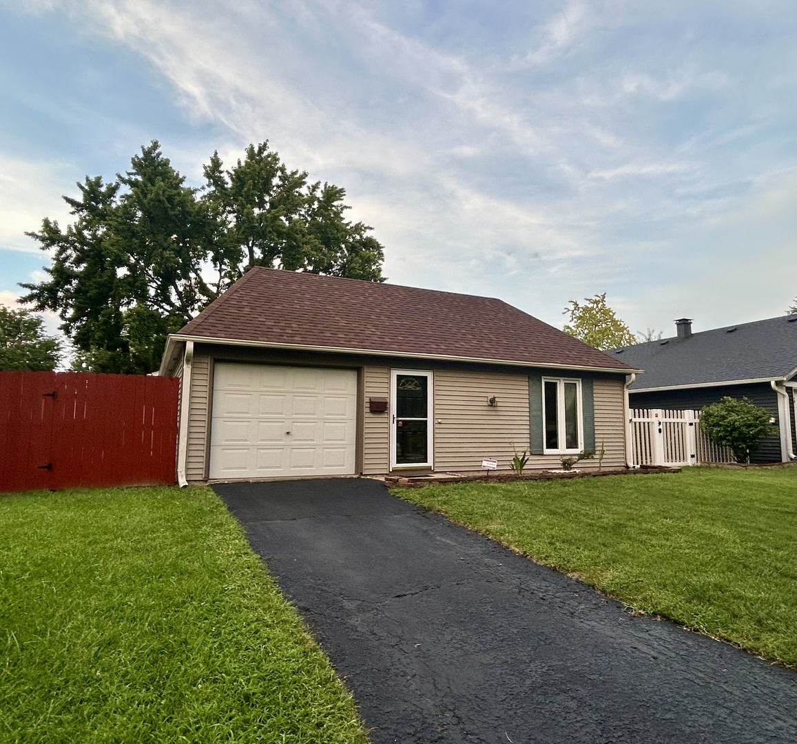 136 Heathgate Road Montgomery, IL 60538 - Photo 4 of 26 a front view of a house with a yard and garage