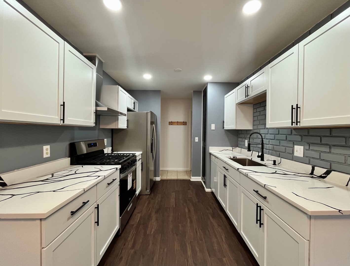 136 Heathgate Road Montgomery, IL 60538 - Photo 10 of 26 a kitchen with a sink stove and cabinets