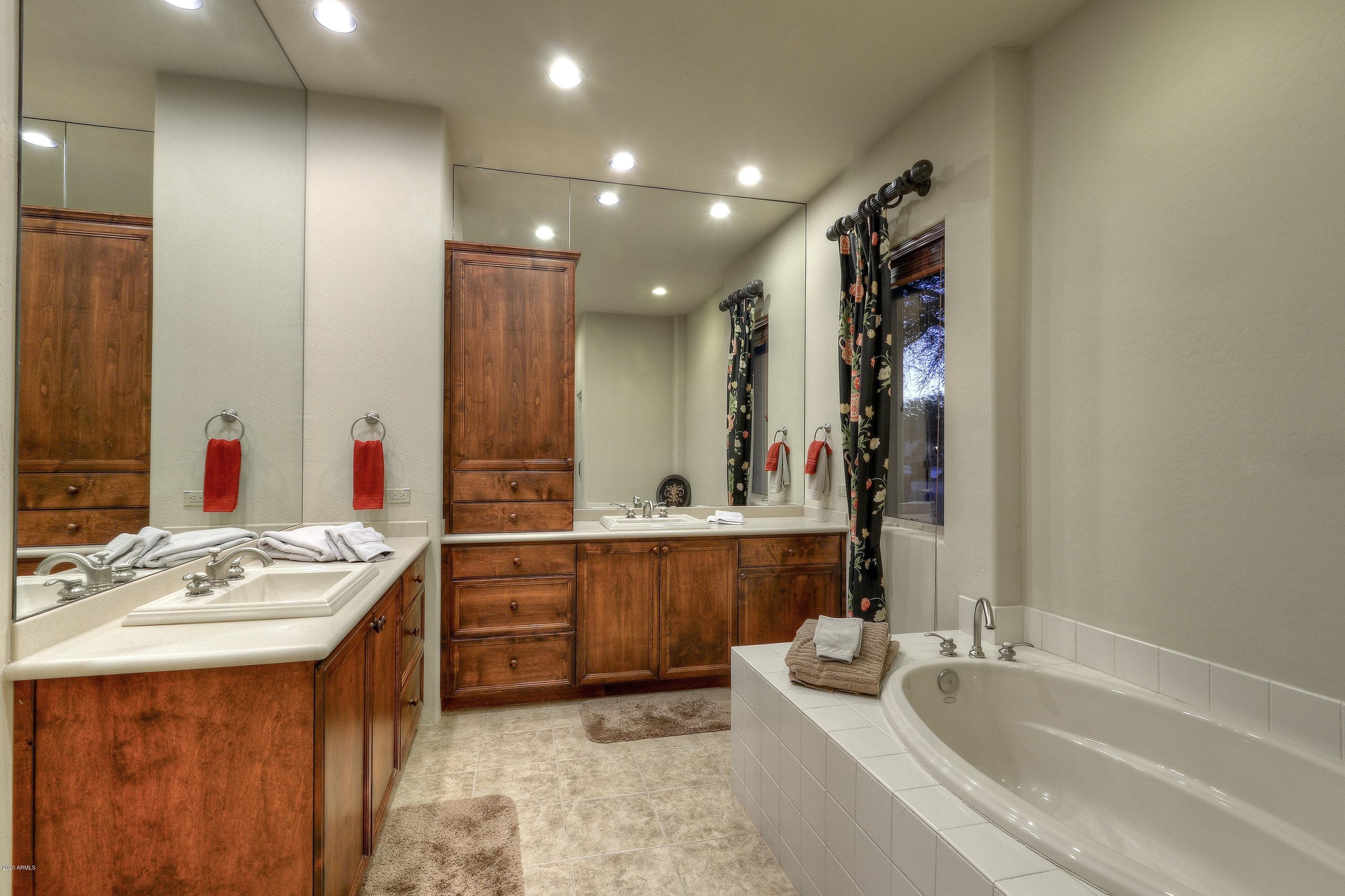 3015 South Lookout Ridge Gold Canyon, AZ 85118 - Photo 18 of 41 Master Bathroom