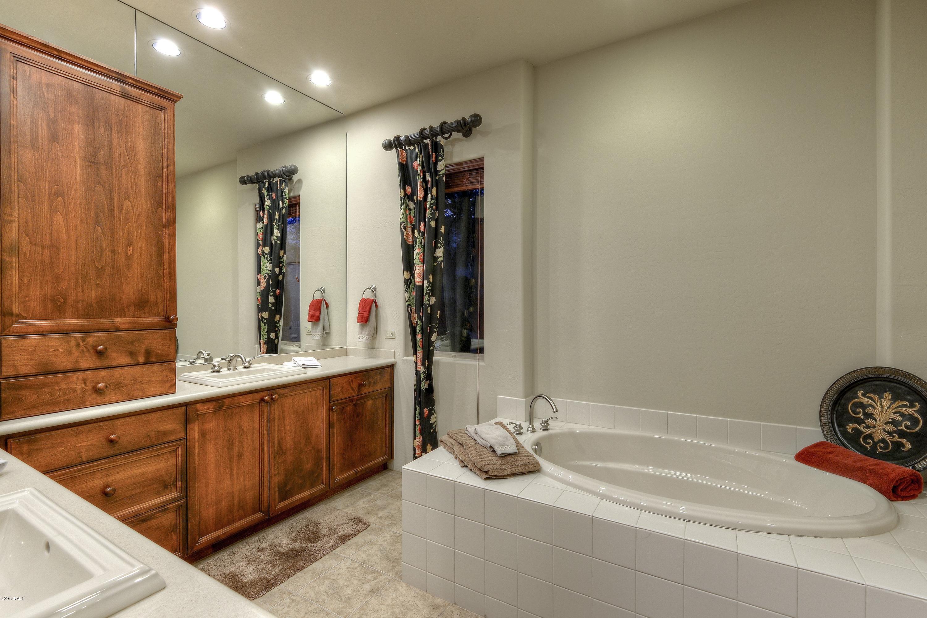 3015 South Lookout Ridge Gold Canyon, AZ 85118 - Photo 19 of 41 Master Bathroom