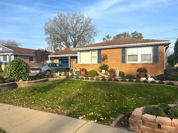 $290,000 | 16409 Craig Drive, Oak Forest, IL 60452