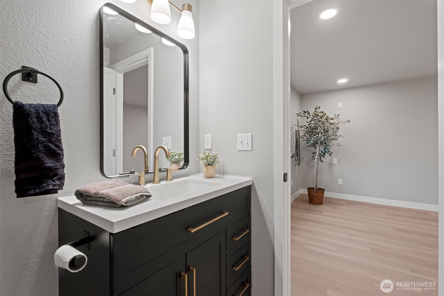 307 3rd Avenue Northeast Quincy, WA 98848 - Photo 12 of 26 a bathroom with a sink and a mirror