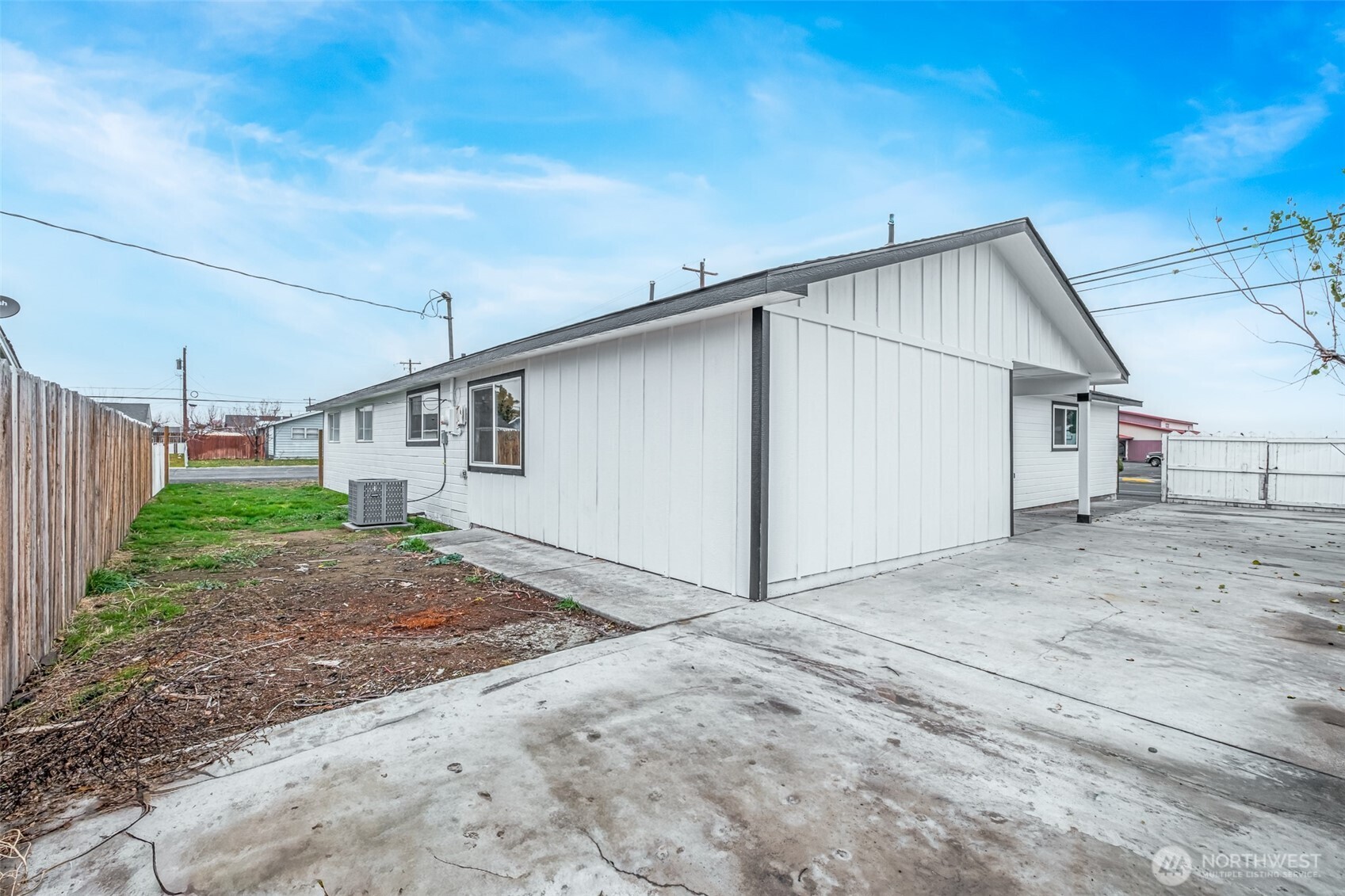 307 3rd Avenue Northeast Quincy, WA 98848 - Photo 23 of 26 a backyard of a house