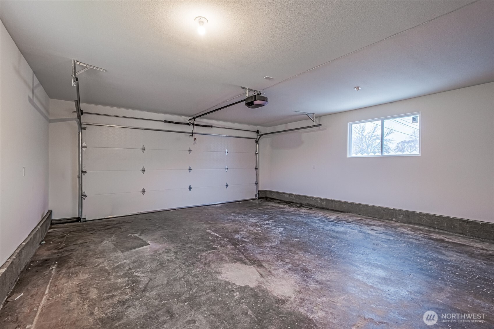 307 3rd Avenue Northeast Quincy, WA 98848 - Photo 25 of 26 a view of a room with an empty space