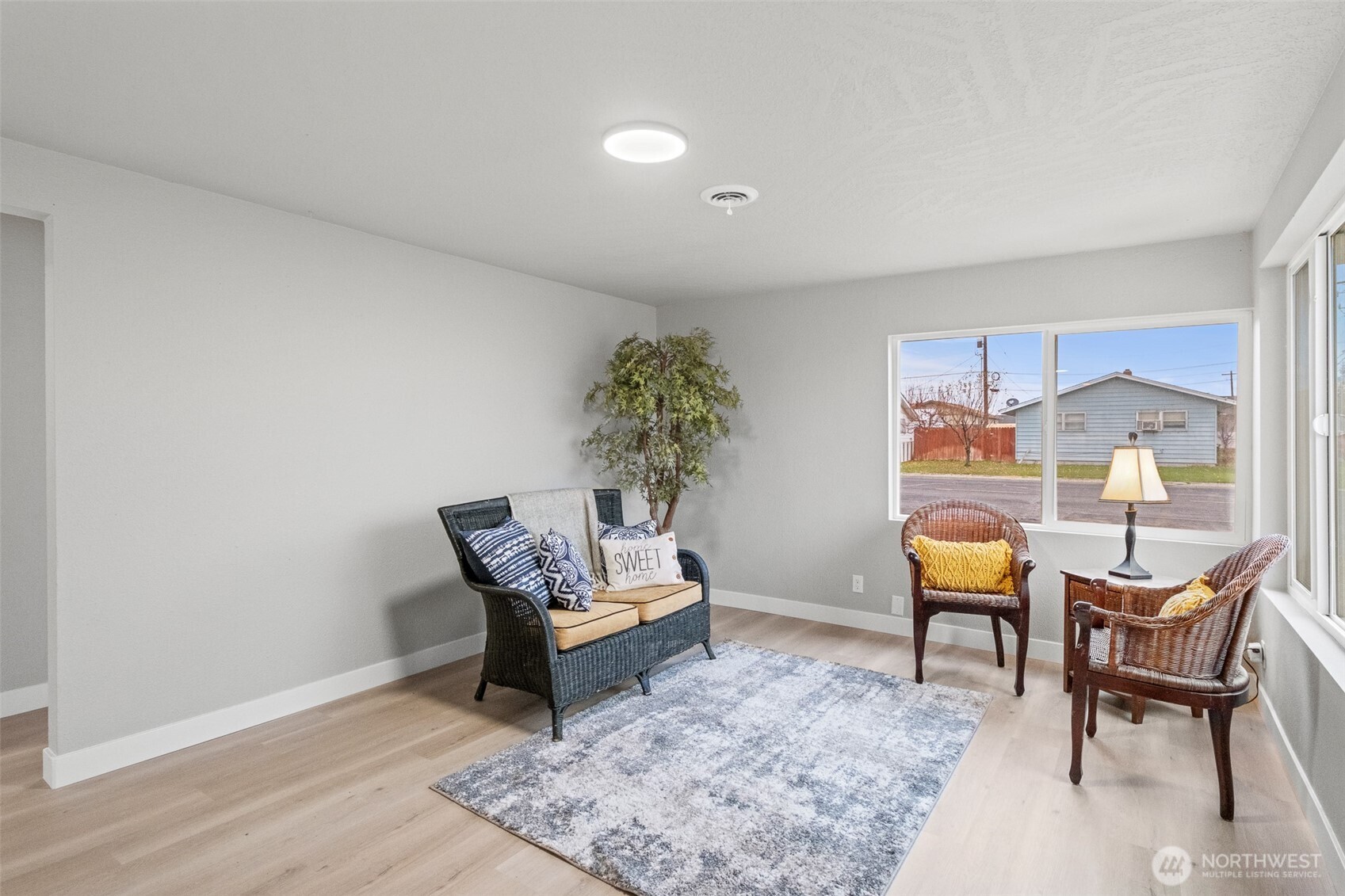 307 3rd Avenue Northeast Quincy, WA 98848 - Photo 3 of 26 a living room with furniture and a potted plant