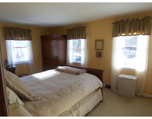 42 Lawrence Road Plymouth, MA 02360 - Photo 8 of 10 Gallery Image 8