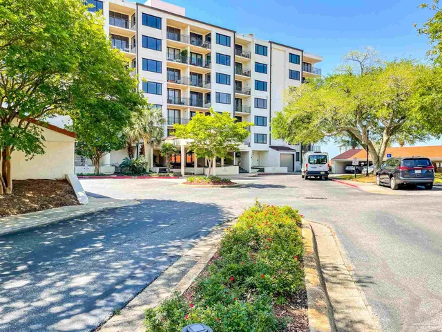 $2,950 | 106 Port Royal Way, Pensacola, FL 32502