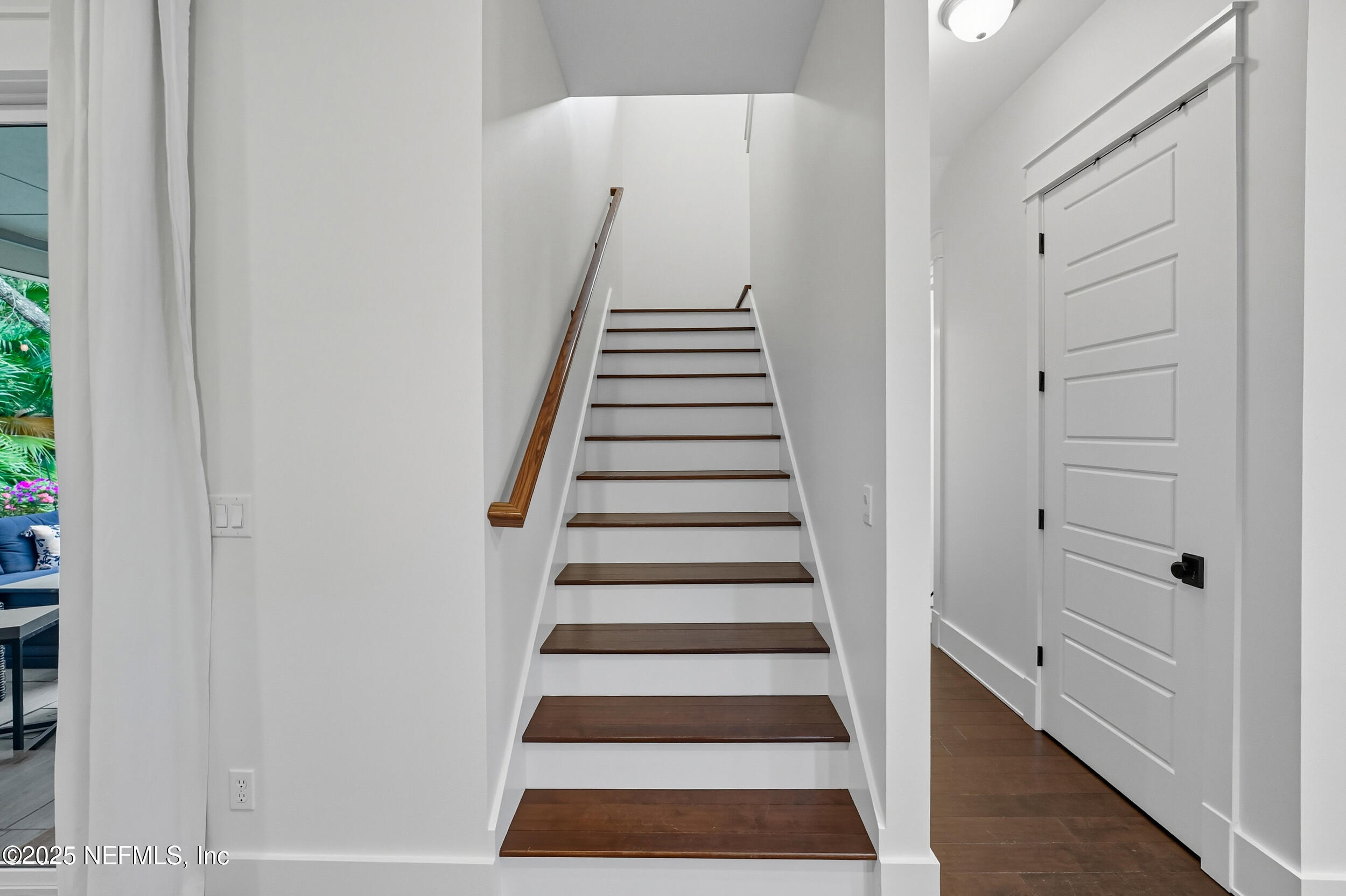 951 Paradise Circle Atlantic Beach, FL 32233 - Photo 23 of 76 Staircase