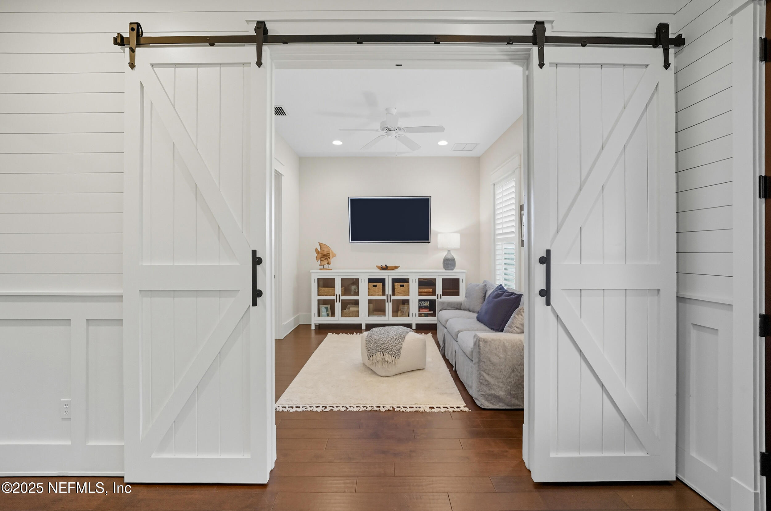 951 Paradise Circle Atlantic Beach, FL 32233 - Photo 8 of 76 a living room with furniture and a flat screen tv