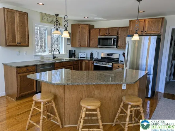 $529,900 | 11 Poplar Place, Gouldsboro, PA 18424