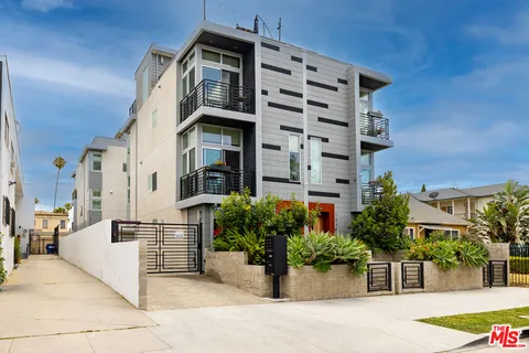 $5,995 | 1434 1/2 South Sycamore Avenue, Los Angeles, CA 90019